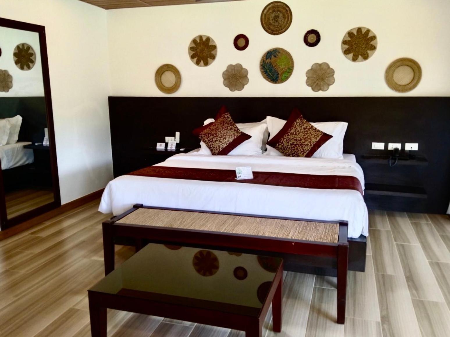 Commander Suites De Bohol Panglao Exterior photo